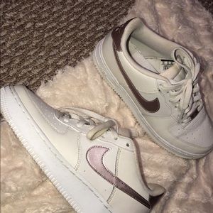 Size 6y boys air force 1s